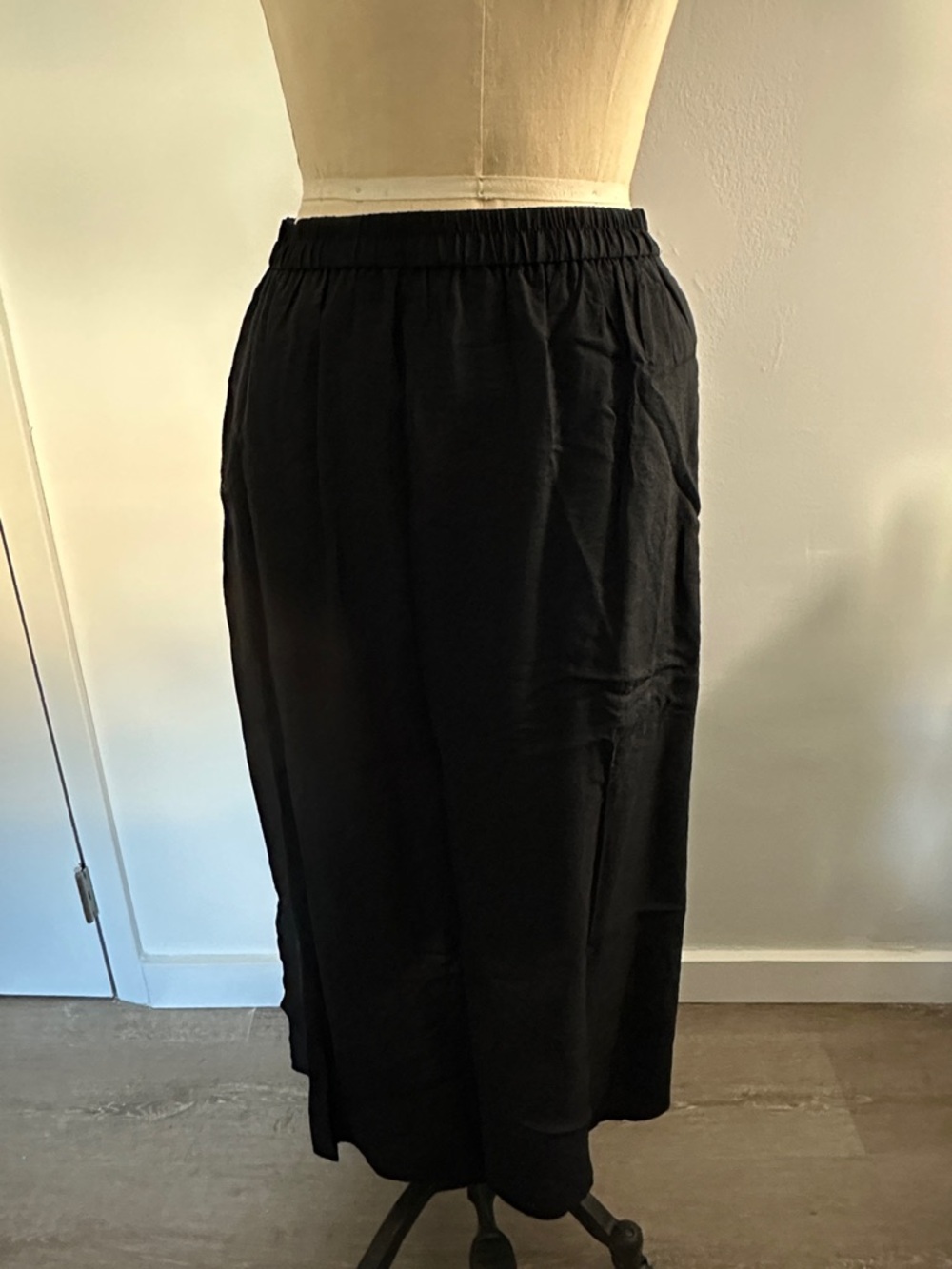 H&M Black Midi Skirt with Elastic Waist